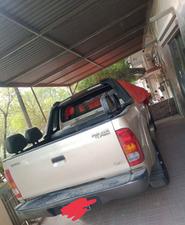 Toyota Hilux 4x4 Double Cab Standard 2011 for Sale in Sahiwal