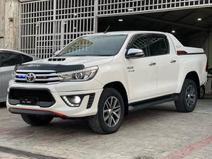 Toyota Hilux Revo V Automatic 3.0  2017 for Sale in Sahiwal