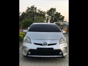 Toyota Prius S LED Edition 1.8 2013 for Sale in Nowshera cantt