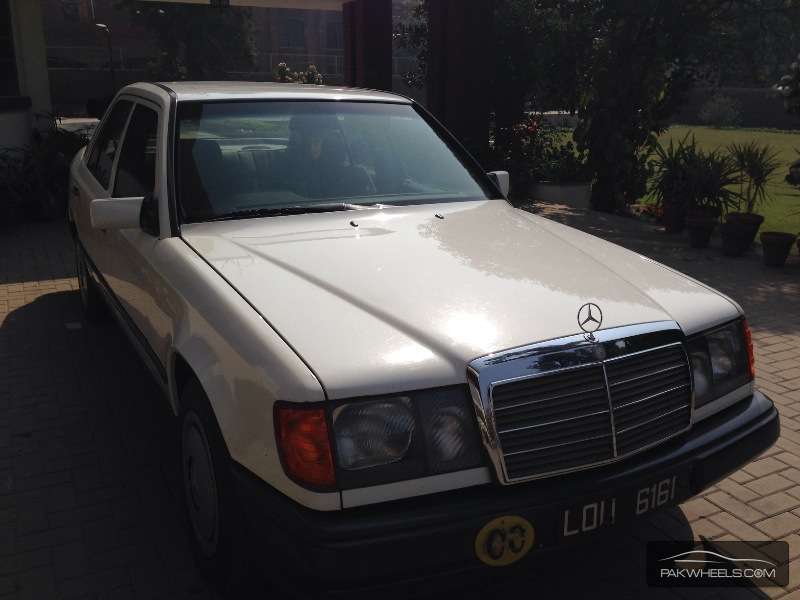 Mercedes Benz E Class 1989 for Sale in Lahore Image-1