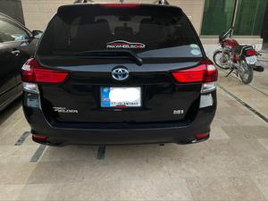 Toyota Corolla Fielder Hybrid 2017 for Sale in Faisalabad