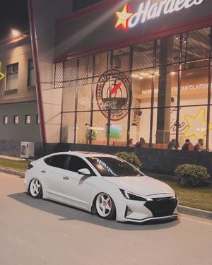 Hyundai Elantra - 2022
