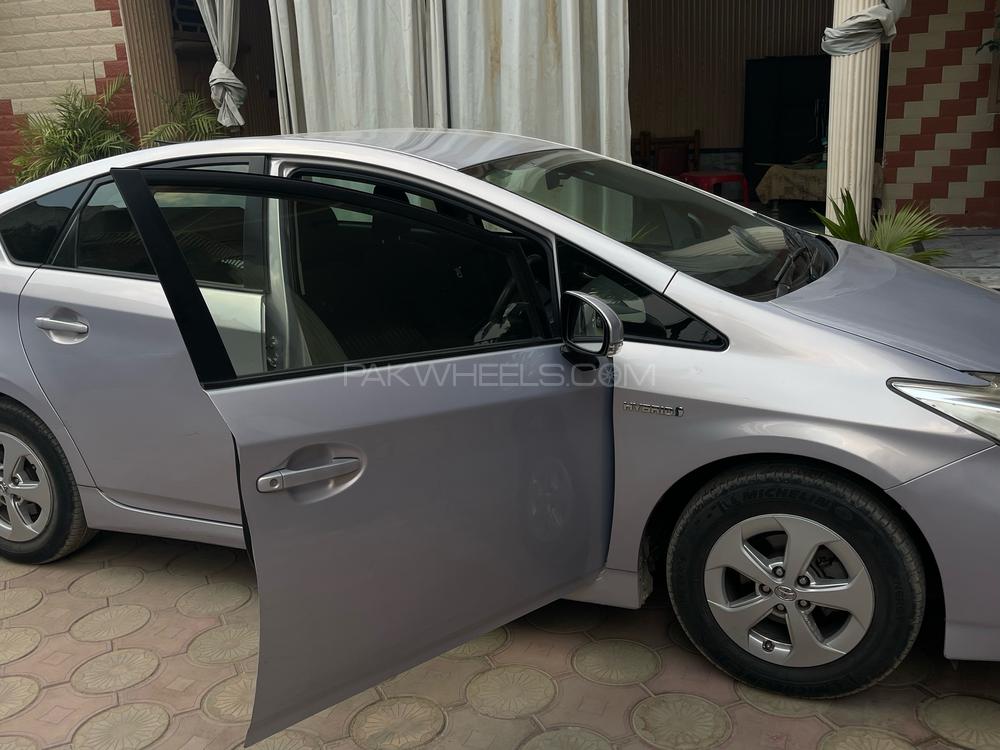 Toyota Prius 2012 for Sale in Mardan Image-1
