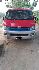 Toyota Hiace Mid-Roof 2.7 2010 for Sale in Faisalabad