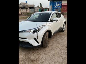 Toyota C-HR 1.8 Hybrid 2022 for Sale in Gujranwala
