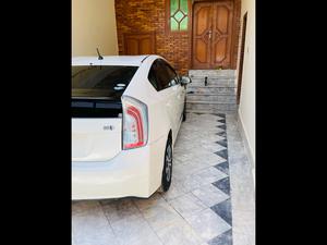 Toyota Prius S Touring Selection 1.8 2012 for Sale in Peshawar