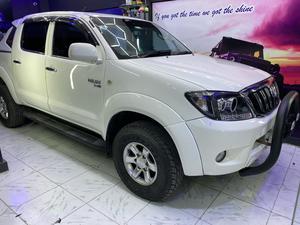 Toyota Hilux 4x4 Double Cab Standard 2006 for Sale in Karachi