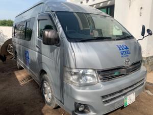 Toyota Hiace Grand Cabin 2013 for Sale in Lahore