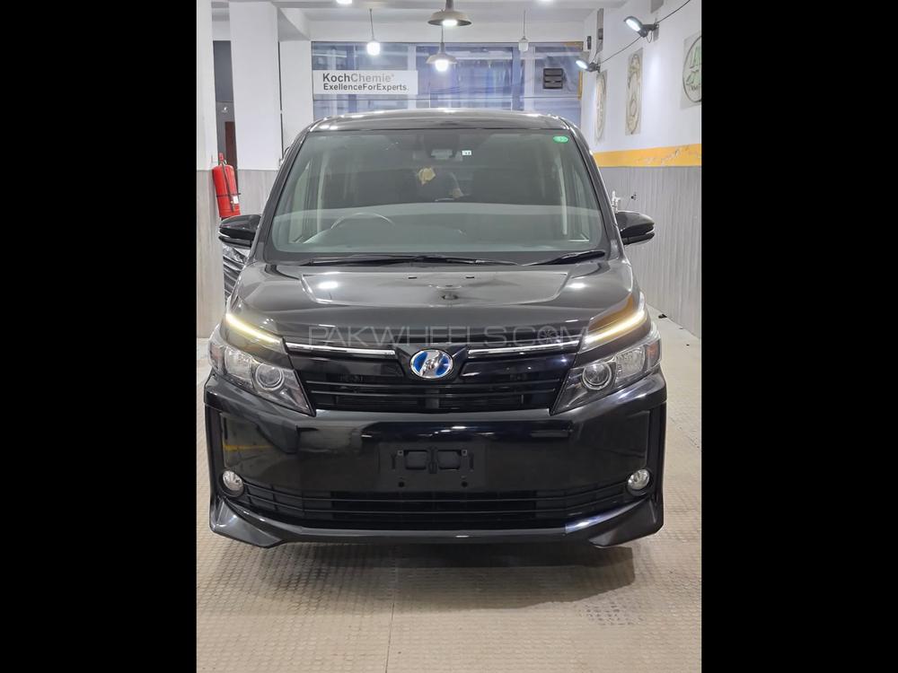 Toyota Voxy 2016 for Sale in Lahore Image-1