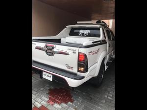 Toyota Hilux D-4D Automatic 2014 for Sale in Lahore