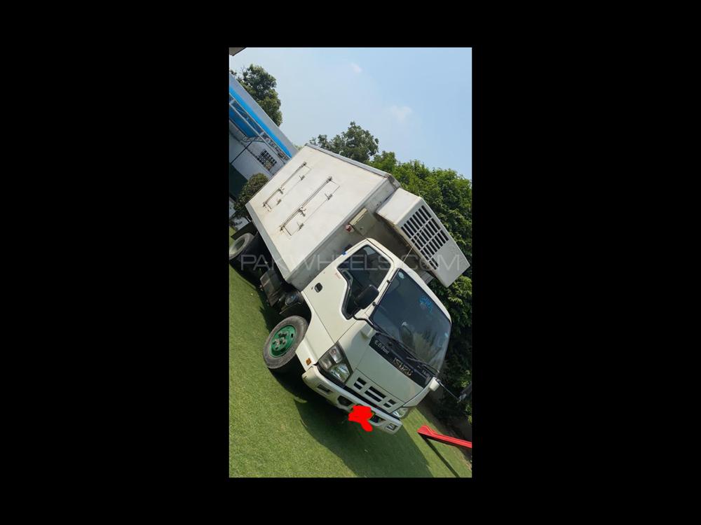 Isuzu NKR 2019 for Sale in Lahore Image-1