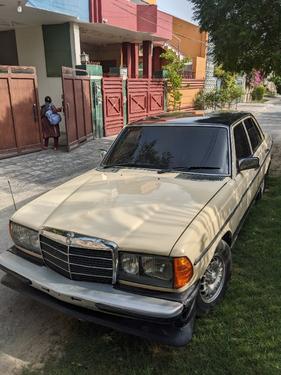 مرسڈیز بینز ای کلاس - 1982