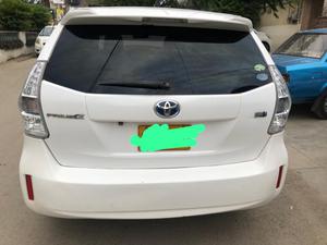 Toyota Prius Alpha S L Selection 2013 for Sale in Karachi