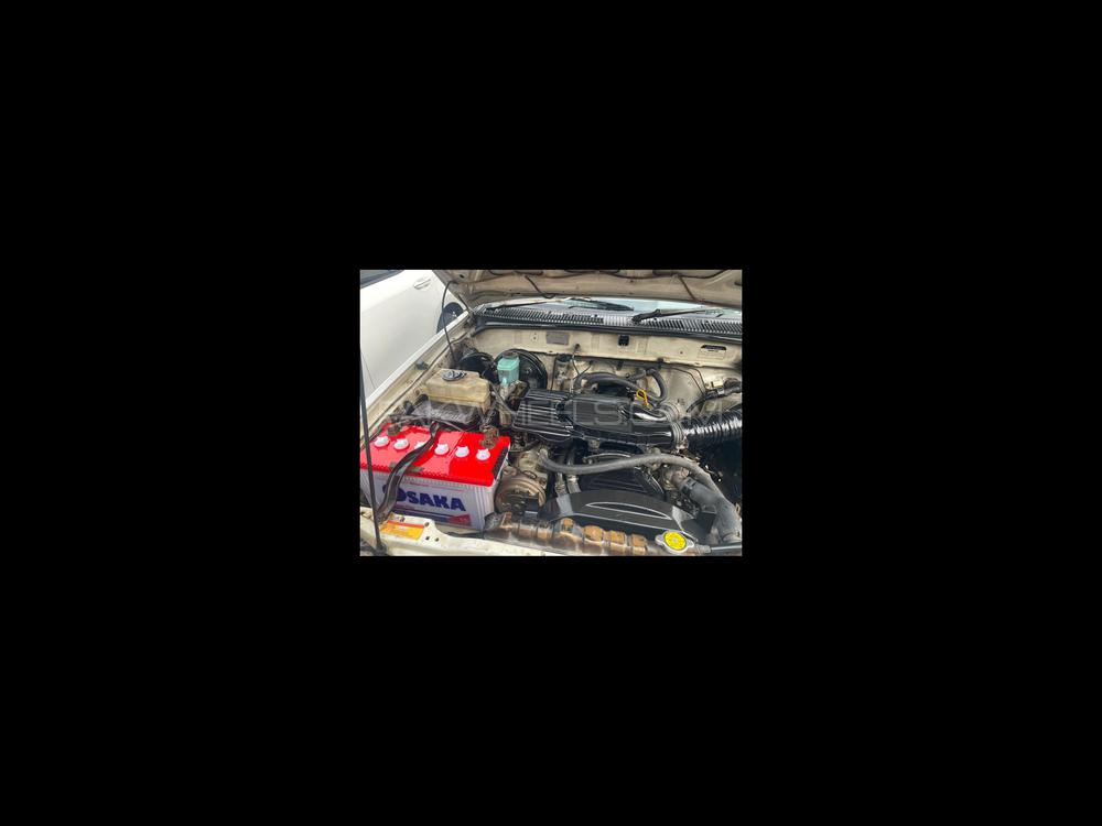 Toyota Hilux 2006 for Sale in Sialkot Image-1