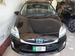 Toyota Prius G Touring Selection 1.8 2011 for Sale in Peshawar