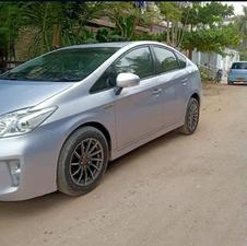 Toyota Prius L 1.8 2014 for Sale in Karachi