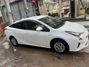 Toyota Prius S 2018 for Sale in Faisalabad