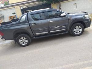 Toyota Hilux 2015 for Sale in Karachi