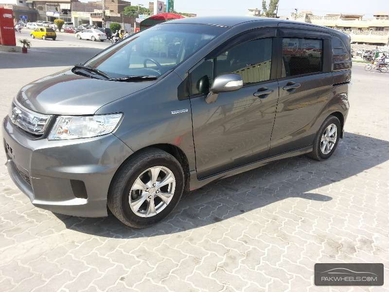 Honda Freed Hybrid 2012