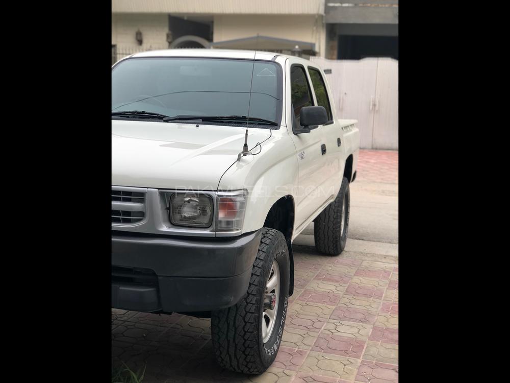 Toyota Hilux 2000 for Sale in Islamabad Image-1
