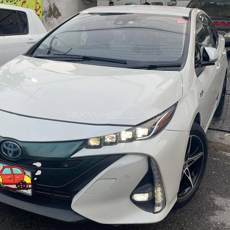 Toyota prius phv 2017