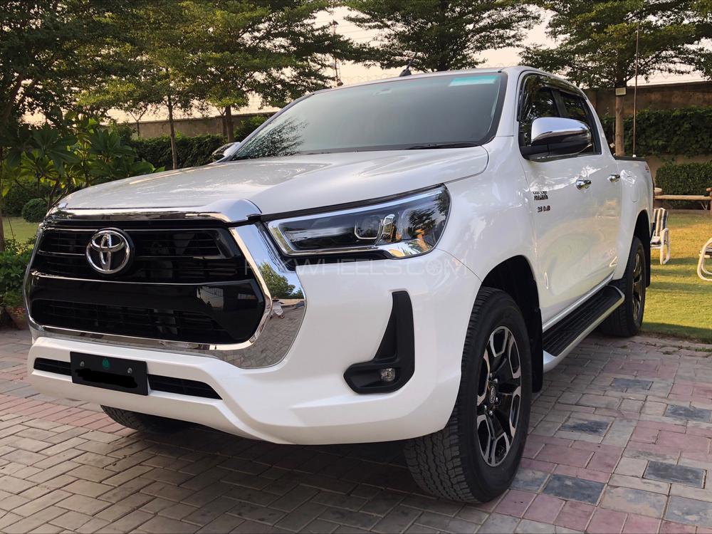 Toyota Hilux Revo V Automatic 2.8 2021 for sale in Multan | PakWheels