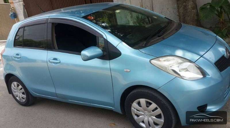Toyota Vitz 2005 for Sale in Lahore Image-1