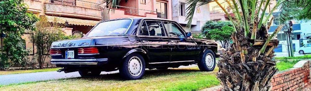 Mercedes Benz 200 D 1977 for Sale in Lahore Mercedes Benz 200 D 1977 for Sale in Lahore Image-2
