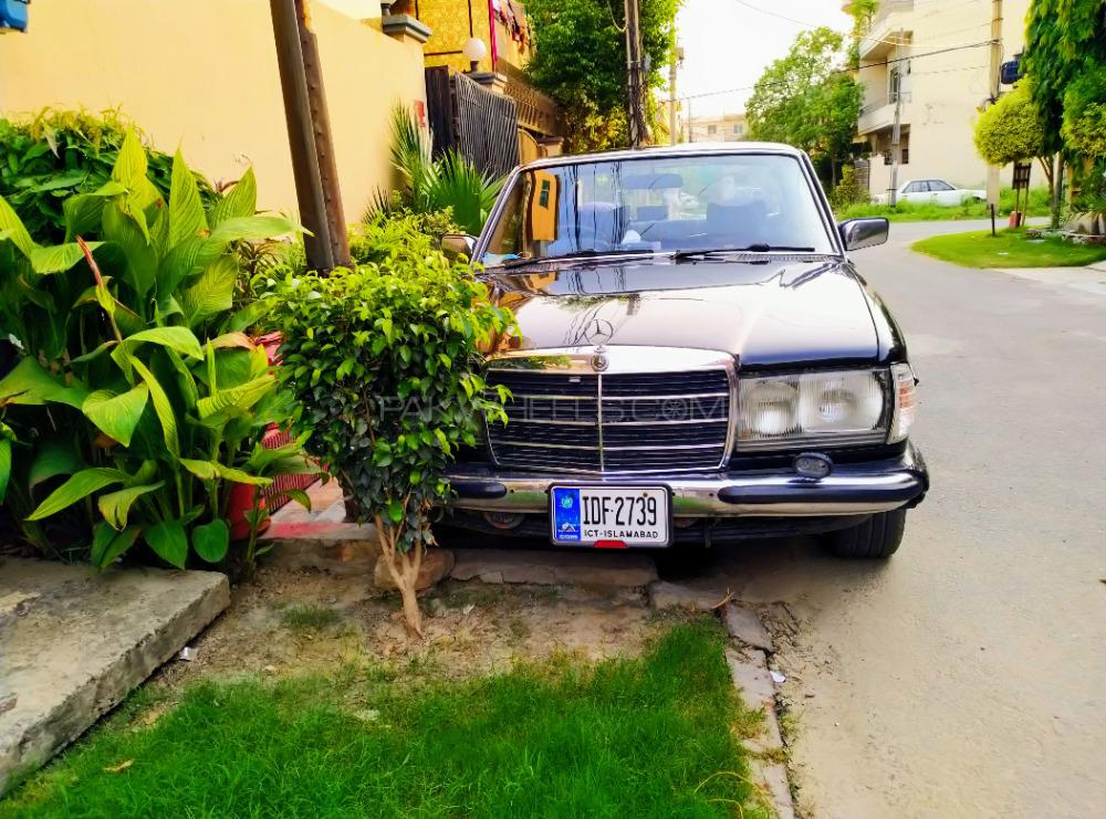 Mercedes Benz 200 D 1977 for Sale in Lahore Mercedes Benz 200 D 1977 for Sale in Lahore Image-3