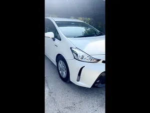 Toyota Prius Alpha S 2015 for Sale
