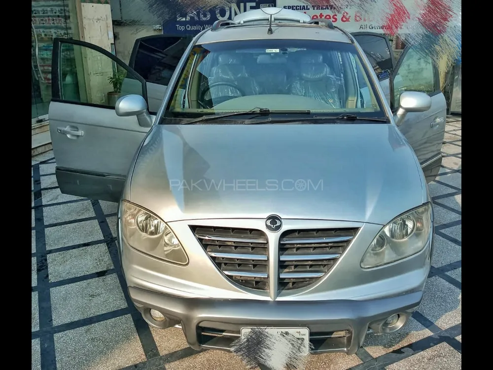 SsangYong Stavic 2005 for Sale in Lahore Image-1