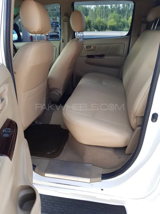Toyota Hilux 2010 for Sale in Lower Dir Image-1