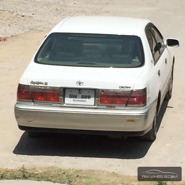 Toyota Crown 2011 for Sale in Islamabad Image-1