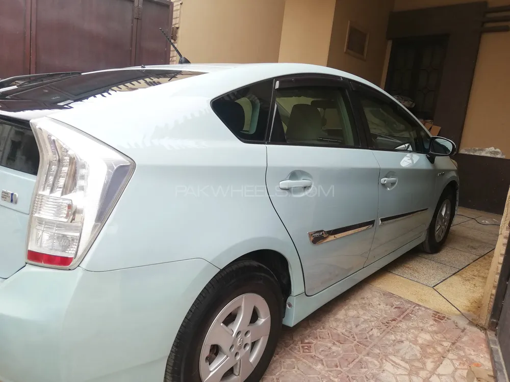 Toyota Prius 2011 for Sale in Arifwala Image-1