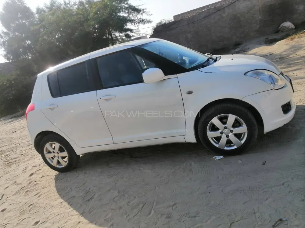 Suzuki Swift 2013 for Sale in Dera ismail khan Image-1