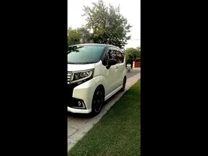 Daihatsu Move Custom RS 2017 for Sale