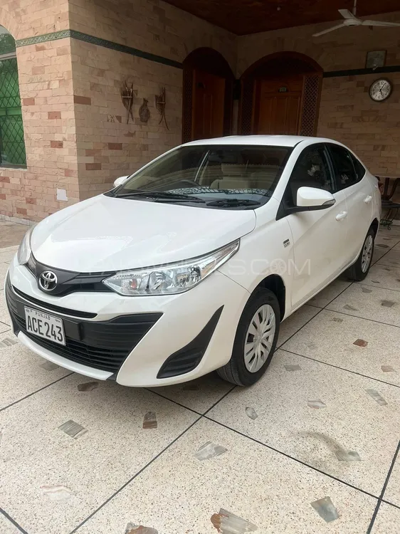 Toyota Yaris GLI MT 1.3 2021 for sale in Lahore | PakWheels