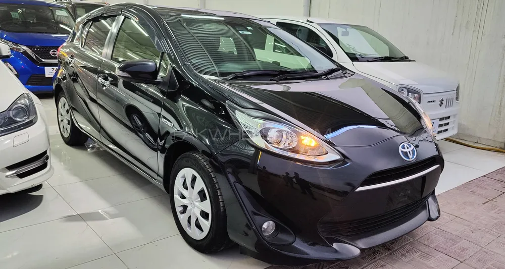 Toyota Aqua 2018 for Sale in Peshawar Image-1