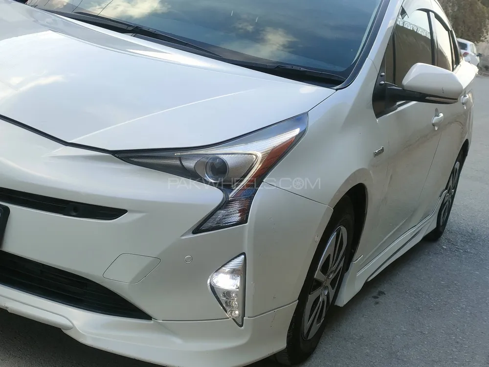 Toyota Prius 2018 for Sale in Karachi Image-1