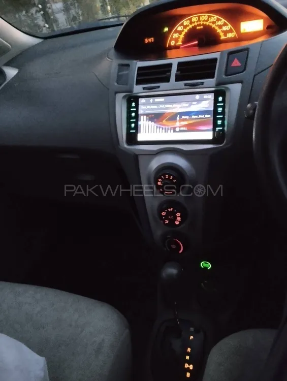 Toyota Vitz 2010 for Sale in Peshawar Image-1