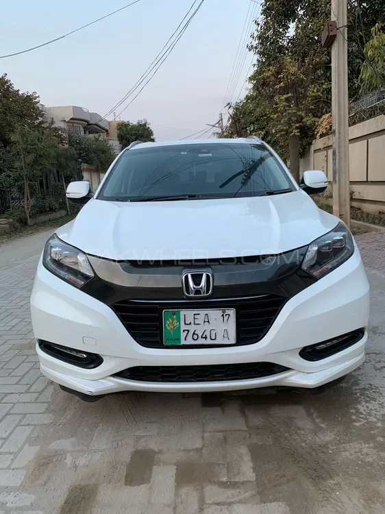 Honda Vezel 2017 for Sale in Lahore Image-1
