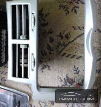 Vitz CD player fitting For Sale Image-1