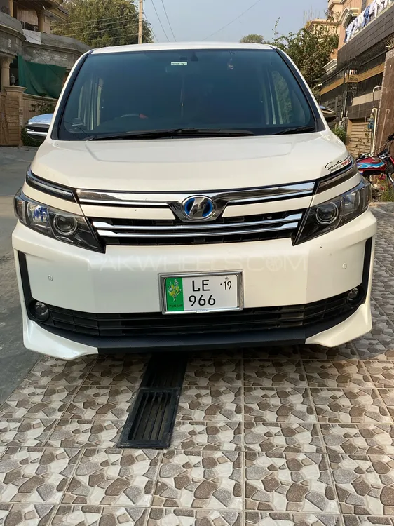 Toyota Voxy 2014 for Sale in Lahore Image-1