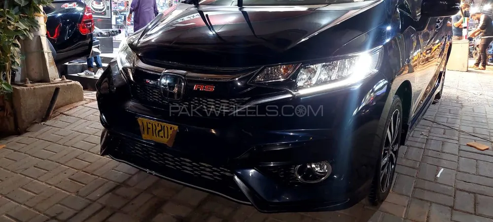 Honda Fit 2018 for Sale in Karachi Image-1