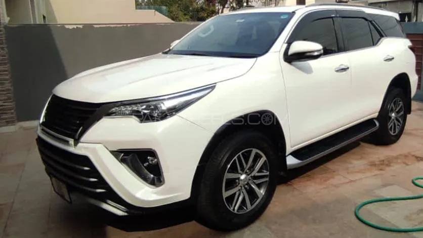 Toyota Fortuner 2017 for Sale in Lahore Image-1