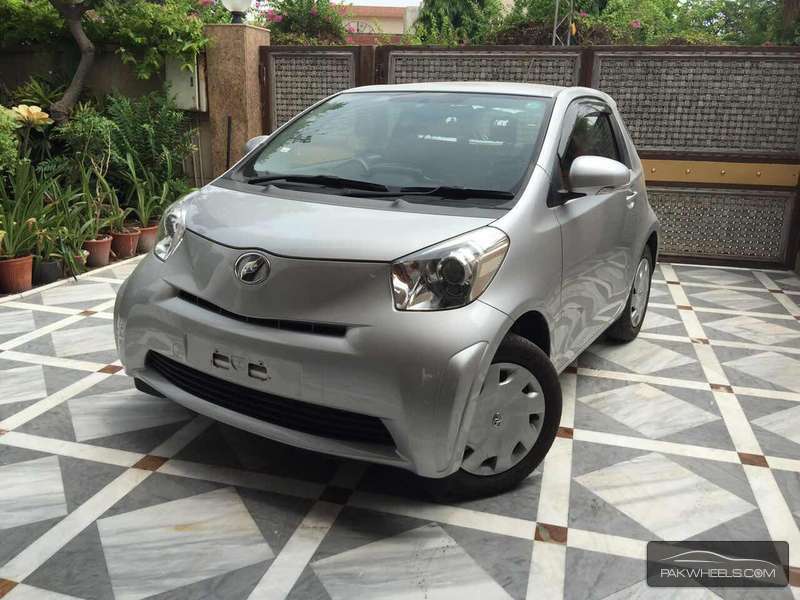 Toyota iQ 2012 for Sale in Lahore Image-1