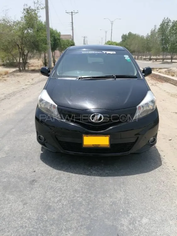 Toyota Vitz 2013 for Sale in Layyah Image-1