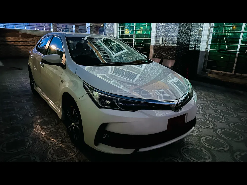 Toyota Corolla 2017 for Sale in Peshawar Image-1
