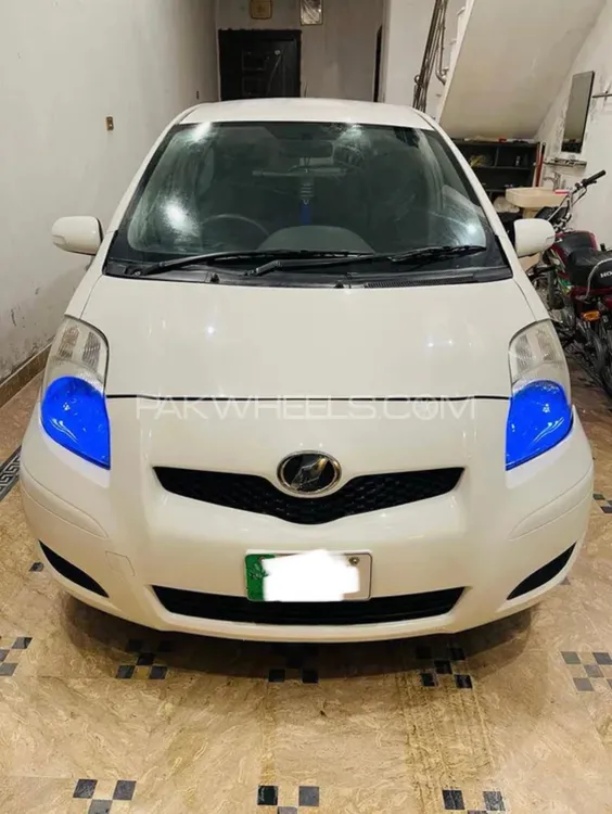 Toyota Vitz 2014 for Sale in Sialkot Image-1