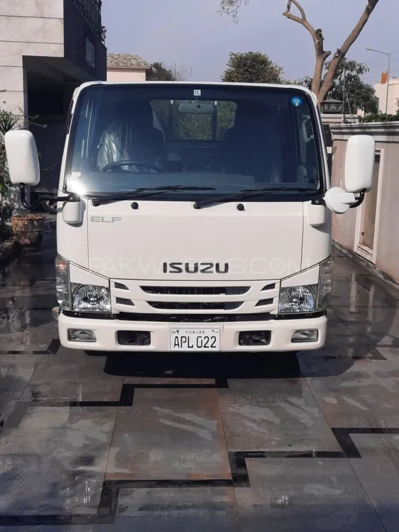 Isuzu NKR 2014 for Sale in Lahore Image-1